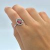 Anillo Granate y Chispitas de Diamantes en Oro Blanco de 18K - Imagen 2