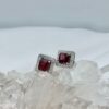 Aretes Granate con Chispitas de Diamantes en Oro Blanco de 18K