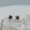 Aretes Granate con Chispitas de Diamantes en Oro Blanco de 18K - Imagen 3