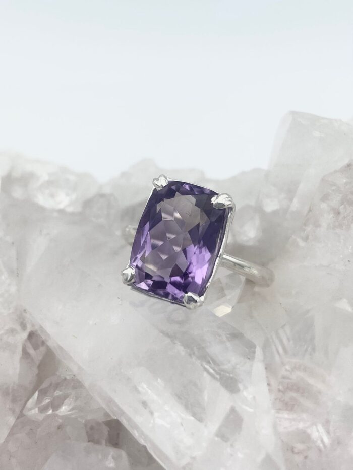 Anillo Amatista Lavanda rectangular