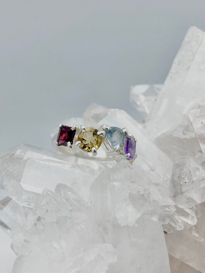 Anillo multipiedras Granate, Citrino, Aguamarina,  Amatista y Citrino colección llénate de color