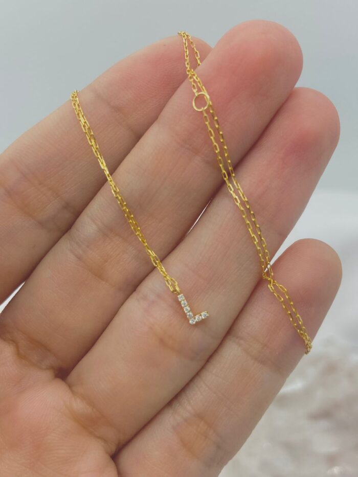 Dije "L" con  Diamantes en Oro Amarillo 18K - Imagen 2