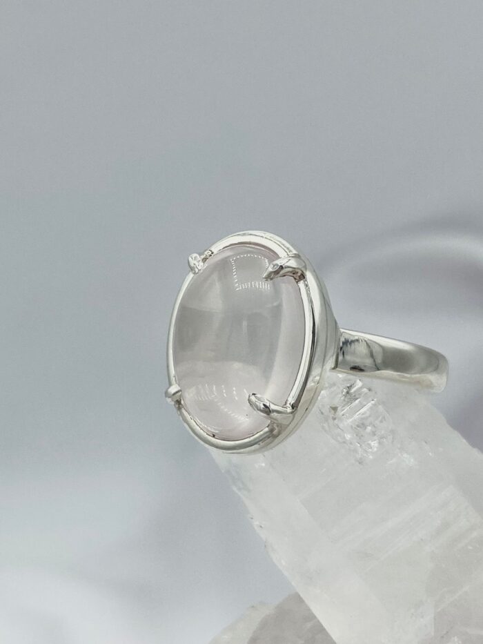Anillo Cuarzo Rosa ovalado cabuchón