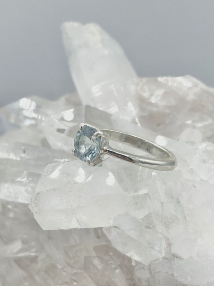 Anillo Aguamarina redondo